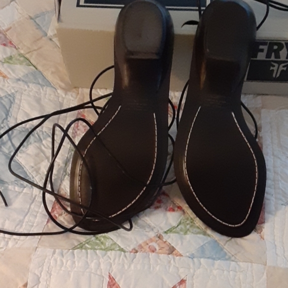 Frye thong, lace-up sandals, Brown, never worn. - Picture 2 of 3